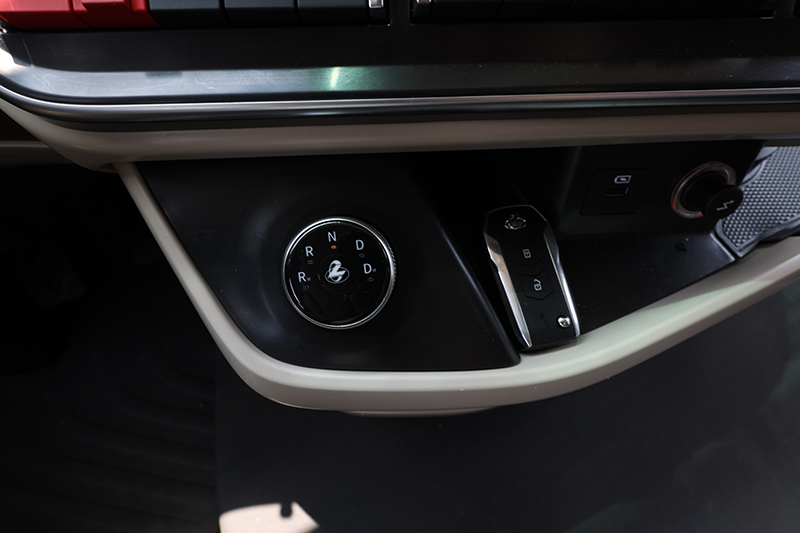 東風(fēng)柳汽乘龍 H5V 460馬力 6x4 輕量化牽引車