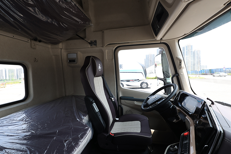 東風(fēng)柳汽乘龍 H5V 460馬力 6x4 輕量化牽引車