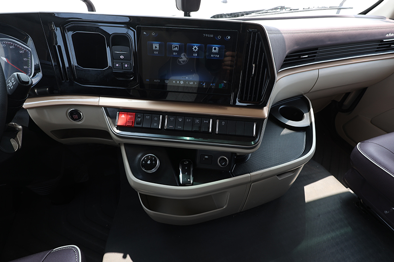 東風(fēng)柳汽乘龍 H5V 460馬力 6x4 輕量化牽引車