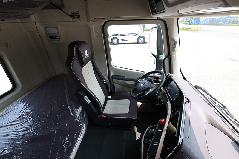 東風(fēng)柳汽乘龍 H5V 460馬力 6x4 輕量化牽引車