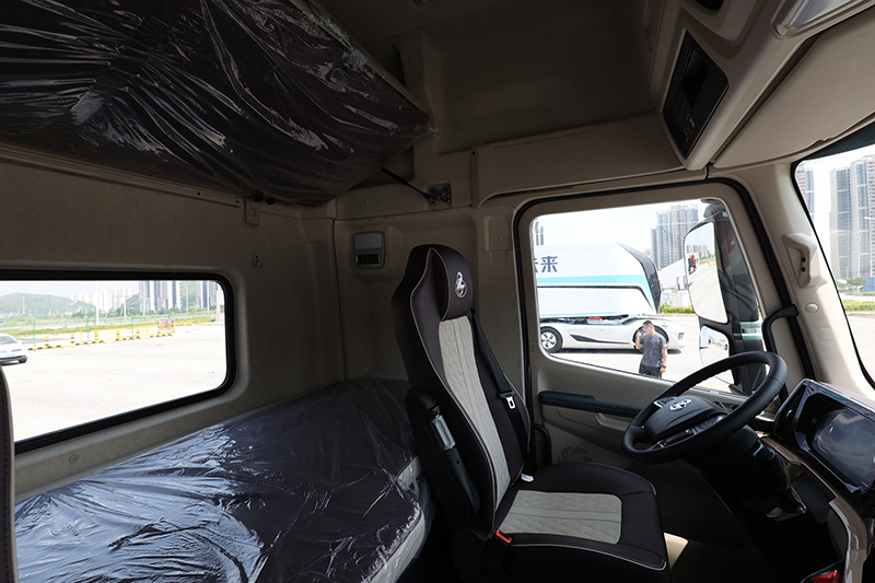 東風(fēng)柳汽乘龍 H5V 460馬力 6x4 輕量化牽引車