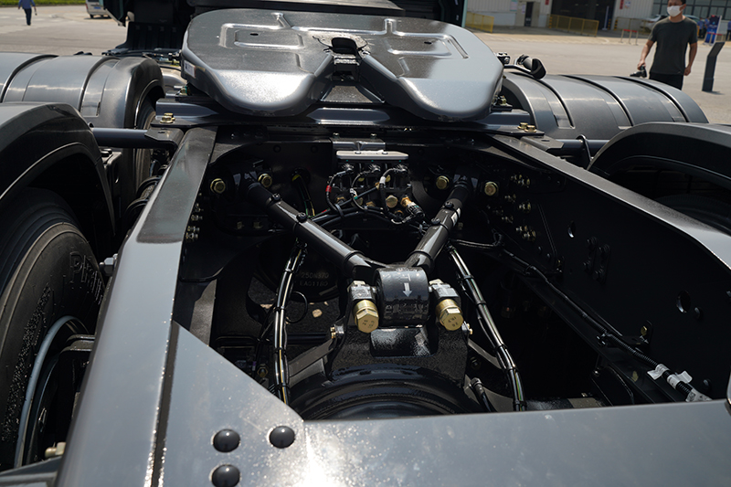 東風(fēng)柳汽乘龍 H5V 460馬力 6x4 輕量化牽引車