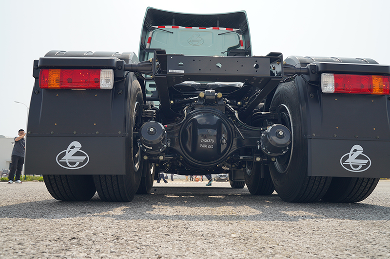 東風(fēng)柳汽乘龍 H5V 460馬力 6x4 輕量化牽引車