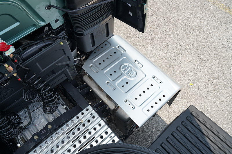 東風(fēng)柳汽乘龍 H5V 460馬力 6x4 輕量化牽引車