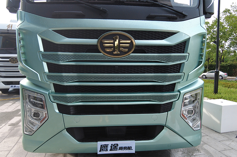 一汽解放青汽 鷹途 商務(wù)艙 620馬力 6X4 國六AMT自動擋牽引車(CA4257P35K18T1E6A80)