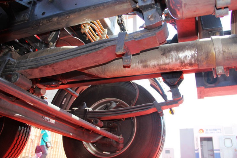 北奔 V3M重卡 336馬力 6X2 國五LNG牽引車(ND4240L27J7Z01)