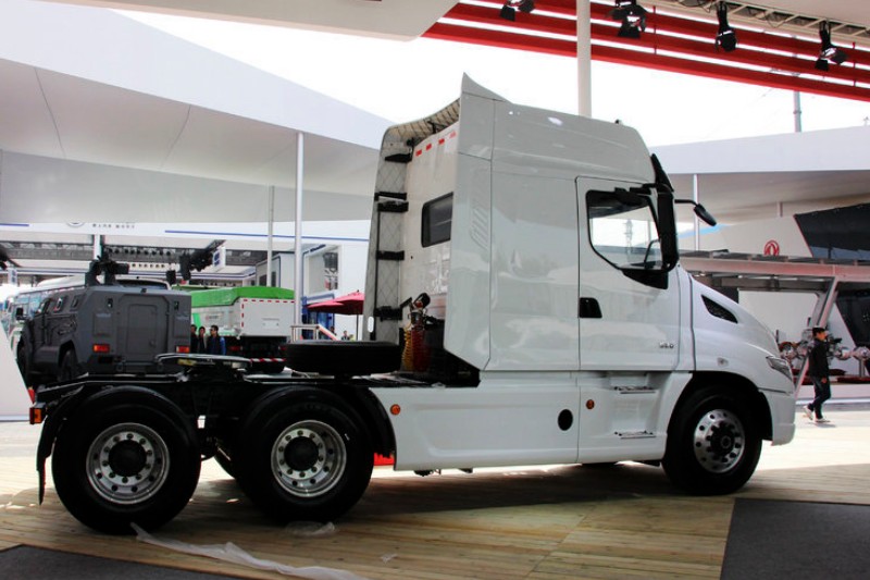 東風柳汽 乘龍T7重卡 520馬力 6X4 國五牽引車(LZ4251T7DB)