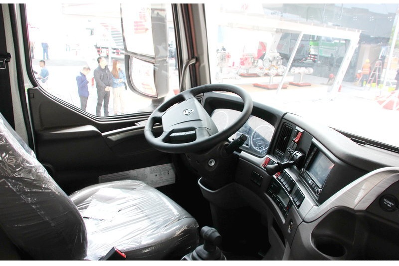 東風柳汽 乘龍T7重卡 520馬力 6X4 國五牽引車(LZ4251T7DB)