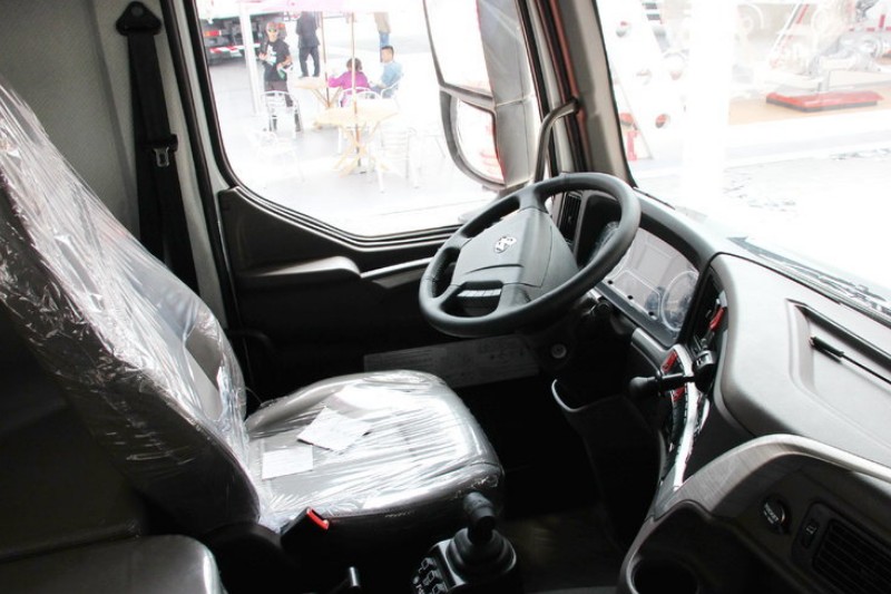 東風柳汽 乘龍T7重卡 520馬力 6X4 國五牽引車(LZ4251T7DB)