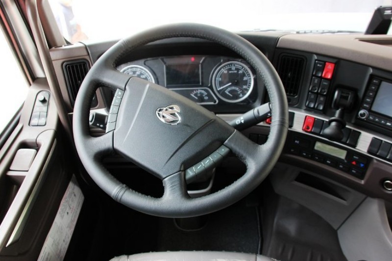 東風柳汽 乘龍T7重卡 520馬力 6X4 國五牽引車(LZ4251T7DB)