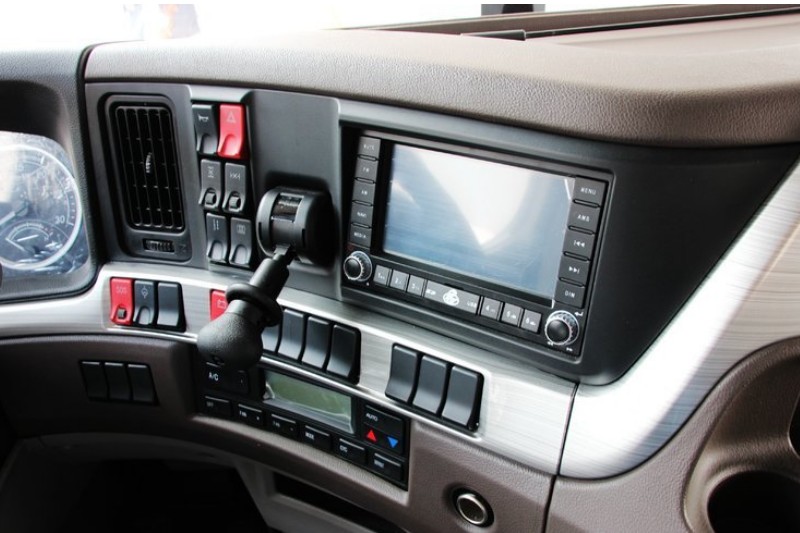 東風柳汽 乘龍T7重卡 520馬力 6X4 國五牽引車(LZ4251T7DB)