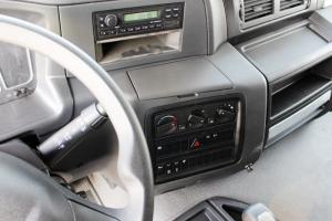 聯(lián)合卡車 U260重卡 260馬力 4X2 國五 LNG牽引車(蓬翔單級減速橋)(SQR4182N6Z)