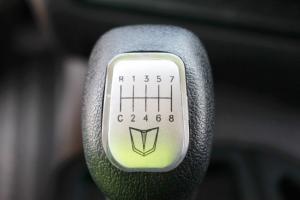 聯(lián)合卡車 U260重卡 260馬力 4X2 國五 LNG牽引車(蓬翔單級減速橋)(SQR4182N6Z)