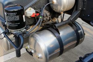 聯(lián)合卡車 U260重卡 260馬力 4X2 國五 LNG牽引車(蓬翔單級減速橋)(SQR4182N6Z)