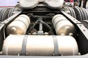 聯(lián)合卡車 U400重卡 2015款 K金版 400馬力 6X4 國四 LNG牽引車(SQR4252N6ZT4)