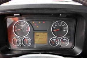 聯(lián)合卡車 V340重卡 2015款 340馬力 6X2 LNG 國五 牽引車(SQR4252N6ZT2-3)