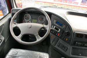 聯(lián)合卡車 V340重卡 2015款 340馬力 6X2 LNG 國五 牽引車(SQR4252N6ZT2-3)