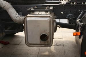 聯(lián)合卡車 V340重卡 2015款 340馬力 6X2 LNG 國五 牽引車(SQR4252N6ZT2-3)