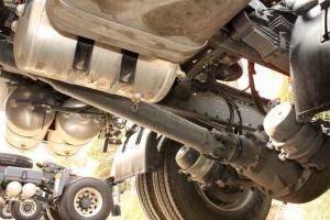 聯(lián)合卡車 V340重卡 2015款 340馬力 6X2 LNG 國五 牽引車(SQR4252N6ZT2-3)