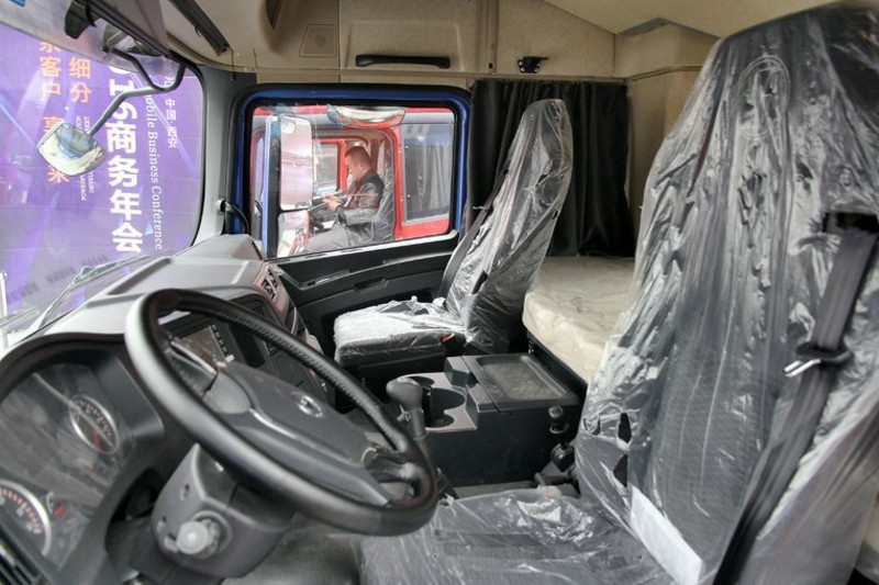 陜汽重卡 德龍X3000 超強(qiáng)版 550馬力 6X4 國(guó)五牽引車(SX42584Y324)