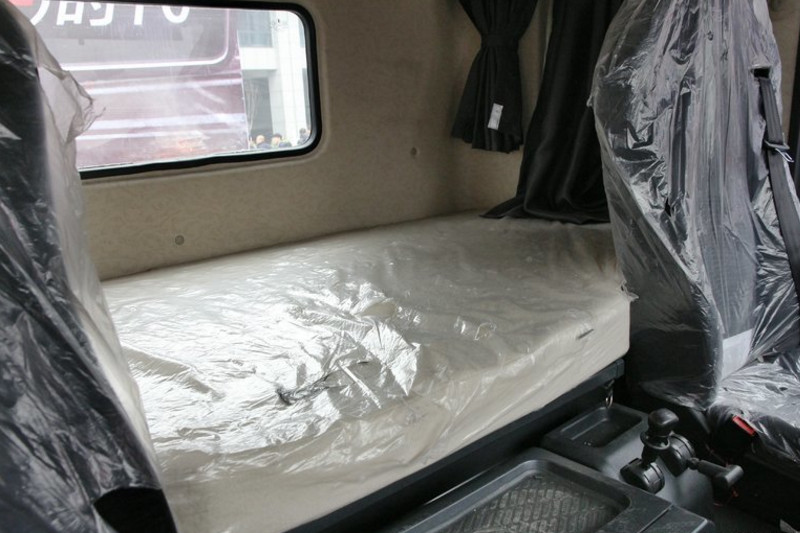 陜汽重卡 德龍X3000 超強(qiáng)版 550馬力 6X4 國(guó)五牽引車(SX42584Y324)