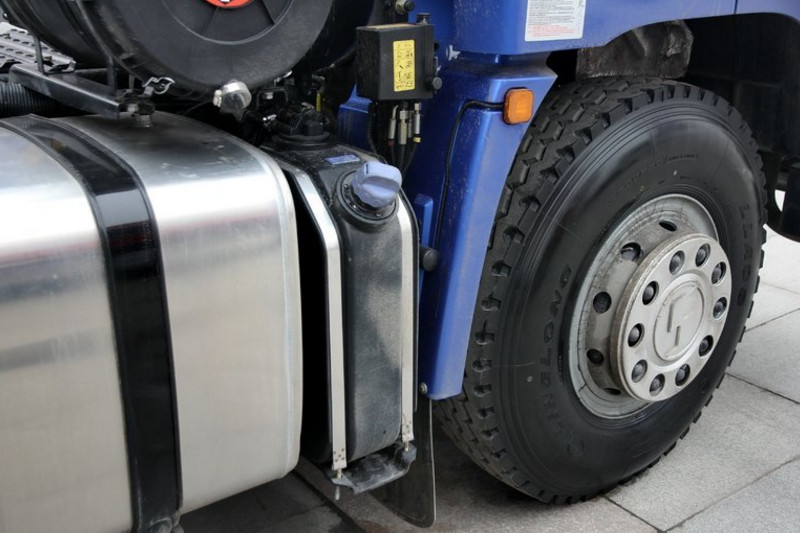 陜汽重卡 德龍X3000 超強(qiáng)版 550馬力 6X4 國(guó)五牽引車(SX42584Y324)