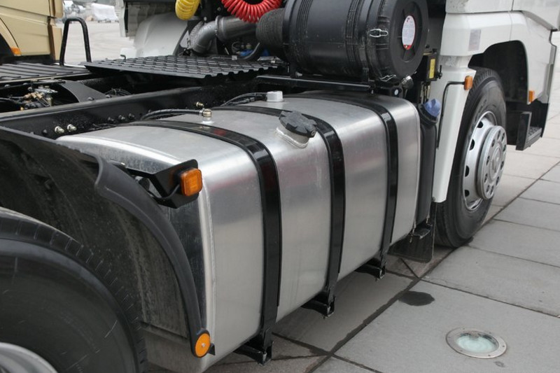 陜汽重卡 德龍X3000 輕量化版 500馬力 6X2 國(guó)五牽引車(后隨動(dòng))(SX42584Y323)