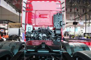 慶鈴 五十鈴巨咖 460馬力 6X4 國(guó)五 牽引車(chē)(QL4250W2NCZ)