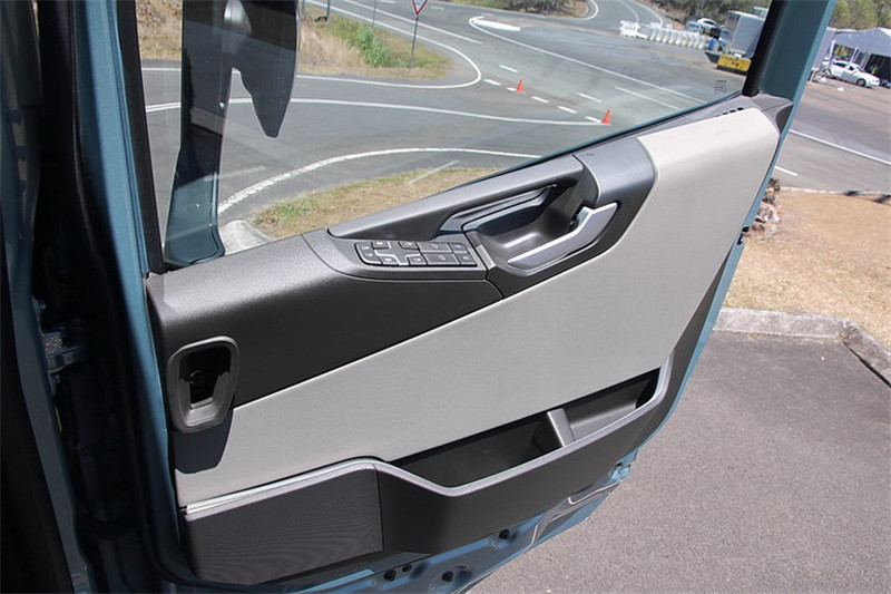 沃爾沃 新FH重卡 540馬力 6X4 國(guó)五牽引車(澳大利亞版)