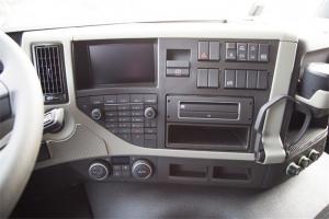 沃爾沃 新FM重卡 460馬力 6X2 國五牽引車(后提升橋)(國五)