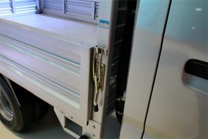 重汽王牌 W1系 68馬力 2.8米 國(guó)四雙排欄板載貨微卡(CDW1030S5M4)