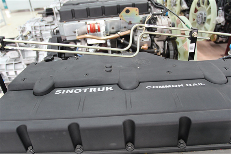 重汽王牌 W5B-M重卡 340馬力 8X4 9.6米 國四倉柵式載貨車(12檔)(CDW5310CCYA3T4)