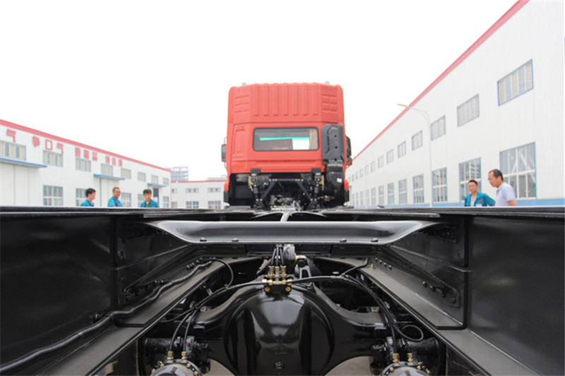 重汽王牌 W5B-H重卡 310馬力 8X4 9.6米 國(guó)四倉(cāng)柵式載貨車(chē)(435后橋)(CDW5310CCYA1T4J)