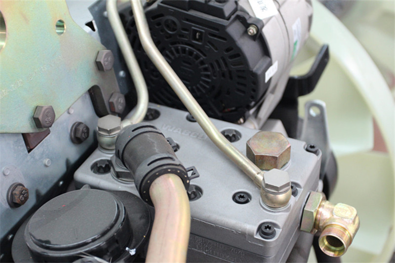 重汽王牌 W5B-H重卡 310馬力 8X4 9.6米 國(guó)四倉(cāng)柵式載貨車(chē)(435后橋)(CDW5310CCYA1T4J)