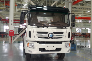 重汽王牌 W5D-M中卡 180馬力 4X2 6.8米 國四倉柵式載貨車(CDW5161CCYA1N4L)