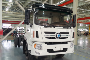 重汽王牌 W5D-M中卡 180馬力 4X2 6.8米 國四倉柵式載貨車(CDW5161CCYA1N4L)