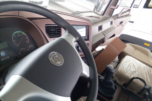 重汽王牌 W5D-M中卡 180馬力 4X2 6.8米 國四倉柵式載貨車(CDW5161CCYA1N4L)