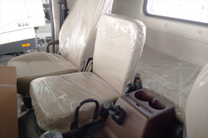 重汽王牌 W5D-M中卡 180馬力 4X2 6.8米 國四倉柵式載貨車(CDW5161CCYA1N4L)