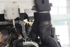 重汽王牌 W5D-M中卡 180馬力 4X2 6.8米 國四倉柵式載貨車(CDW5161CCYA1N4L)