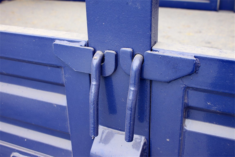 唐駿歐鈴 T1系列 82馬力 3.4米 國四排半倉柵式微卡(ZB5040CCYKPC6F)