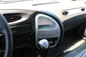 唐駿歐鈴 T6系列 185馬力 6.8米 6X2 國(guó)五排半欄板載貨車(chē)(ZB1250UPQ2V)