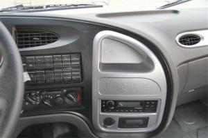 唐駿歐鈴 T7系列 129馬力 4.1米 國(guó)五單排欄板輕卡(ZB1040UDD6V)