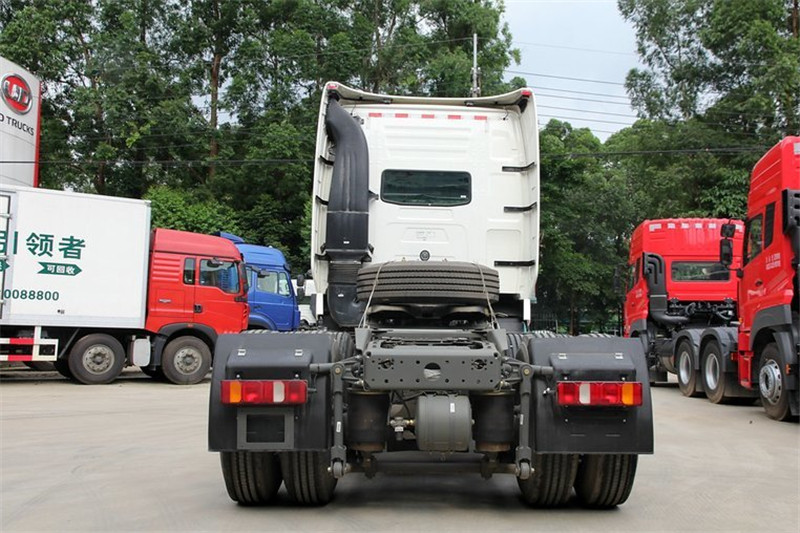 中國(guó)重汽 HOWO T7H重卡 540馬力 6X4 國(guó)五牽引車(chē)(ZZ4257W324HE1B)
