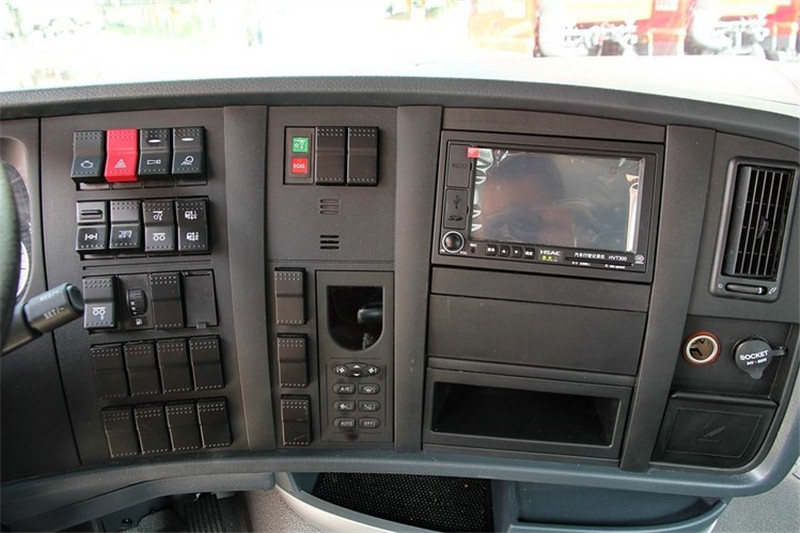 中國(guó)重汽 HOWO T7H重卡 540馬力 6X4 國(guó)五牽引車(chē)(ZZ4257W324HE1B)