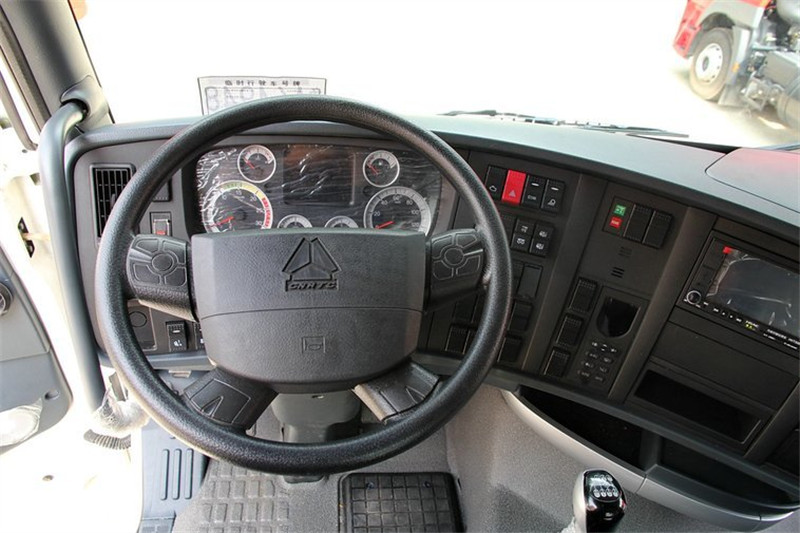 中國(guó)重汽 HOWO T7H重卡 540馬力 6X4 國(guó)五牽引車(chē)(ZZ4257W324HE1B)