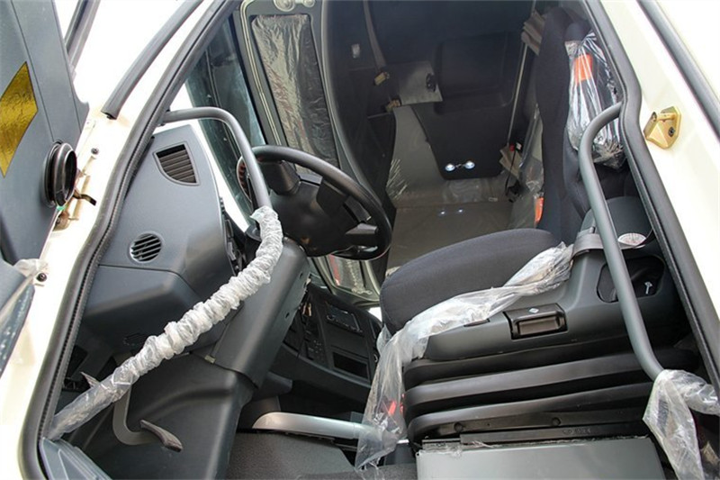 中國(guó)重汽 HOWO T7H重卡 540馬力 6X4 國(guó)五牽引車(chē)(ZZ4257W324HE1B)