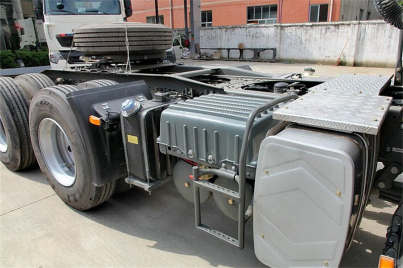中國(guó)重汽 HOWO T7H重卡 540馬力 6X4 國(guó)五牽引車(chē)(ZZ4257W324HE1B)