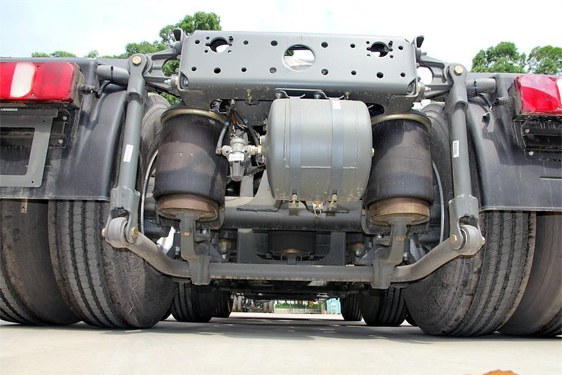 中國(guó)重汽 HOWO T7H重卡 540馬力 6X4 國(guó)五牽引車(chē)(ZZ4257W324HE1B)