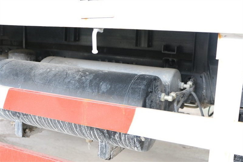 東風 凱普特K6-L 141馬力 4.2米 國五單排倉柵載貨車(EQ5041CCY8BD2AC)