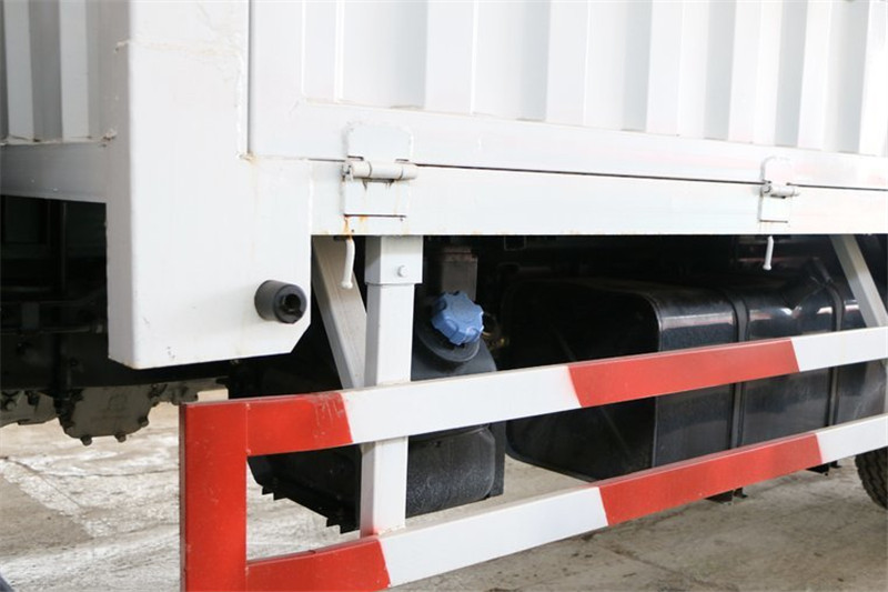 東風 凱普特K6-L 141馬力 4.2米 國五單排倉柵載貨車(EQ5041CCY8BD2AC)